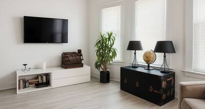 Detroit 4BR Home Bathtub & Pet Friendly Stay