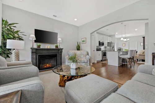 Gallatin Gem | Sleeps 7 + Pool & Music Nearby