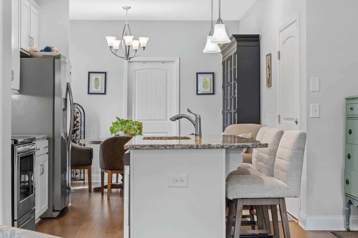 Geschirrspüler, Wasserkocher mit Kaffee-/Teezubehör