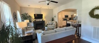 Gallatin Gem Sleeps 10 + Pool & Music Nearby