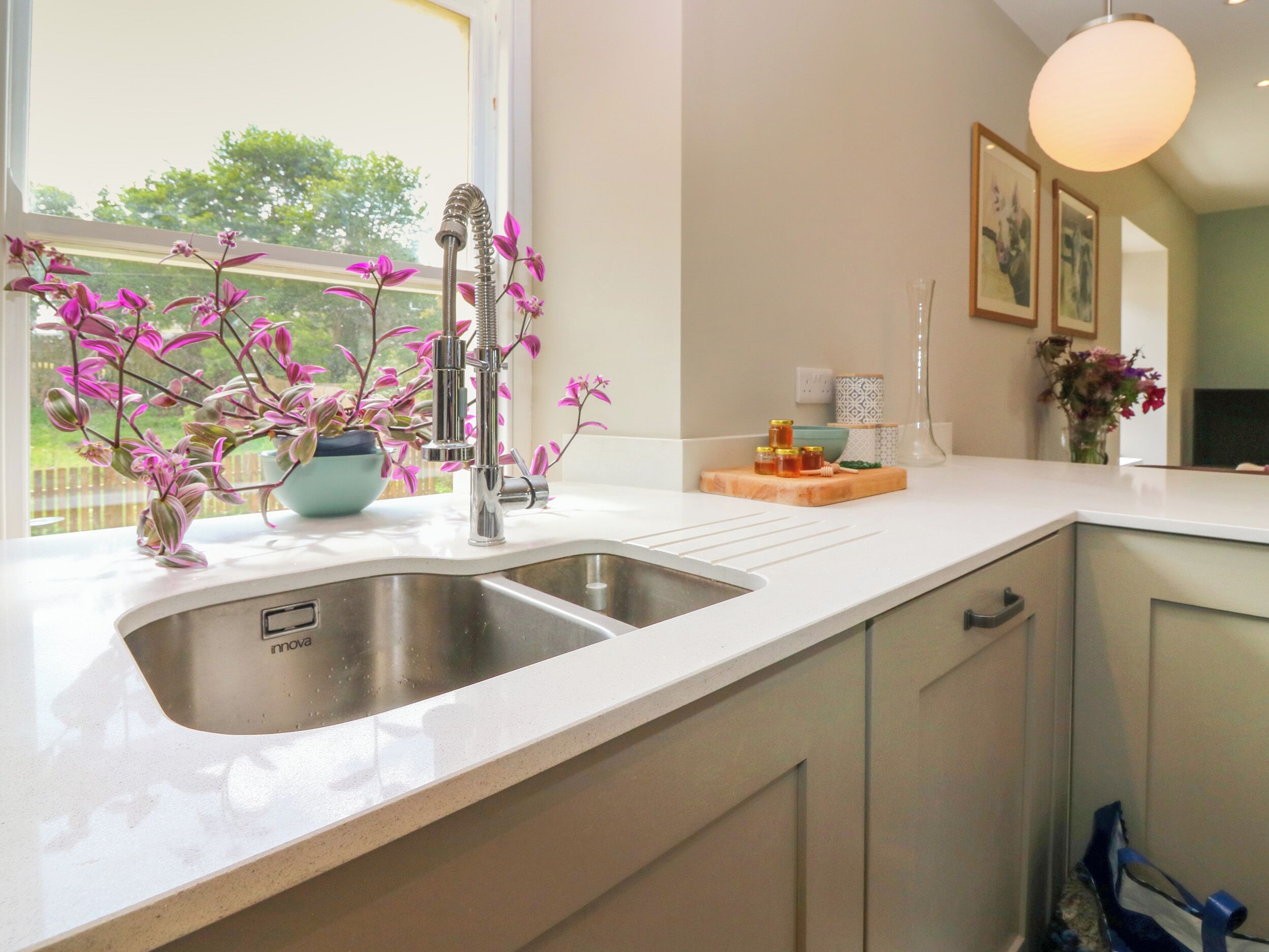 المنشأة من الداخل