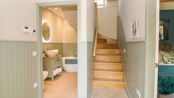 2 bedrooms, individually decorated, individually furnished, free WiFi