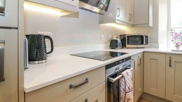 Dishwasher, cookware/dishes/utensils