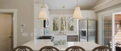 Micro-ondes, four, plaque de cuisson, lave-vaisselle