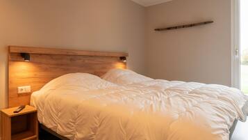 2 camere, con arredamento individuale, lenzuola