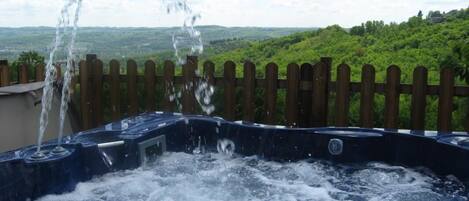 Bain à remous extérieur