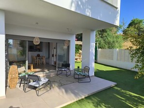 تناول الطعام بالخارج