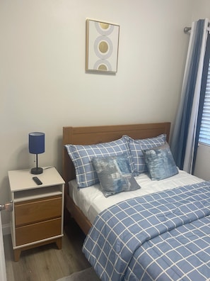 Iron/ironing board, WiFi, bed sheets