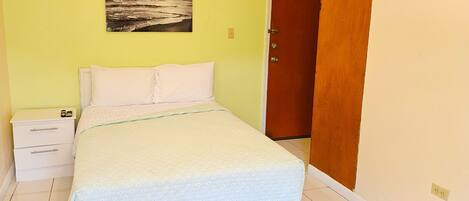 Comfort Single Room | Iron/ironing board, free WiFi