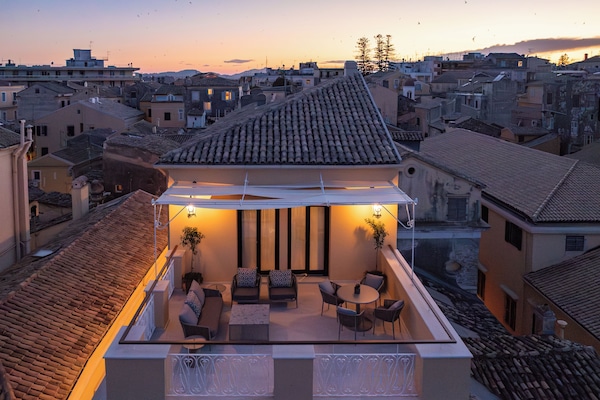 Suite panorámica, balcón, vista al mar | Balcón