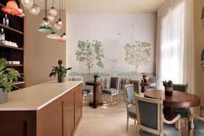 Free daily continental breakfast - Albergo Botti (Corfu)