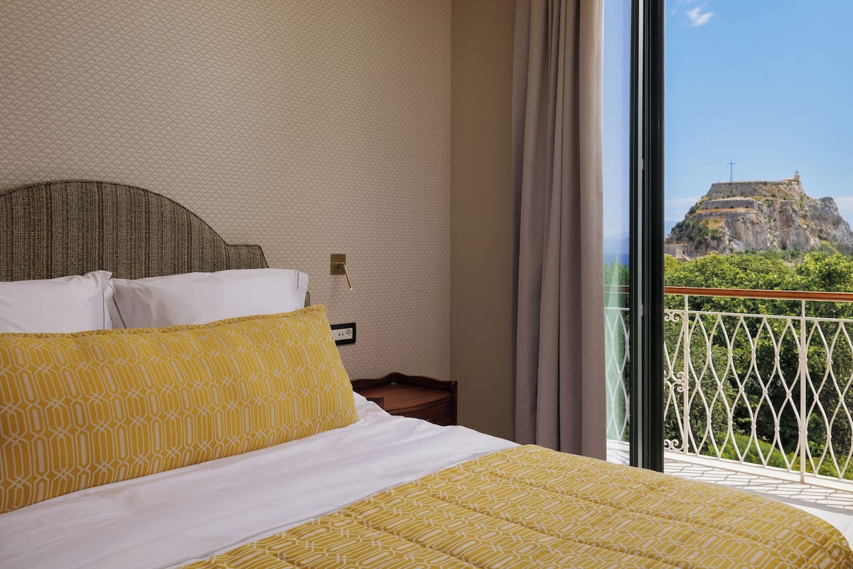 Classic Double Room with Sea View Balcony | In-room safe, desk, laptop workspace, soundproofing