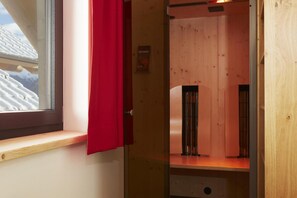 Interior - Chalet 'Tyroladis Family Relax Laudegg' with Mountain View, Private Terrace and Wi-Fi (Ladis)