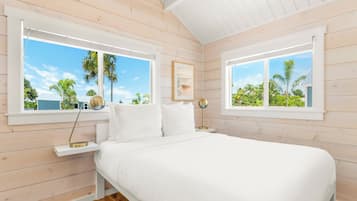Cabaña, 2 habitaciones | Espacio para trabajar con un portátil y tabla de planchar con plancha