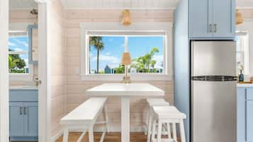 Cabaña, 2 habitaciones | Servicio de comidas en la habitación