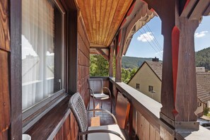 Property grounds - Large Double Room with Shared Garden, Balcony and Wi-Fi (Schramberg)