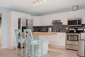 House, Multiple Beds (Gamer Beach Getaway) | Private kitchen