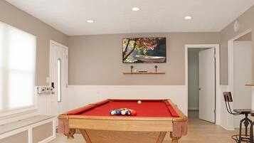 House, Multiple Beds (Gamer Beach Getaway) | Game room