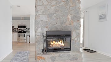 House, Multiple Beds (Gamer Beach Getaway) | Interior