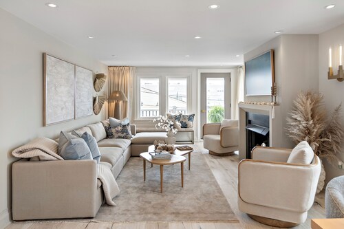 Casablanca-Luxury Retreat/2 Kings/Steps to Beach/PetFriendly