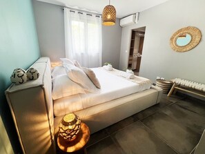 4 chambres, coffre-fort, bureau, fer et planche à repasser