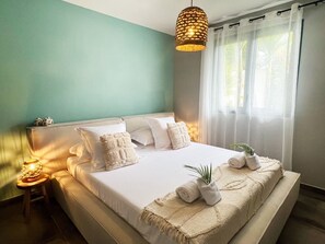 4 camere, una cassaforte in camera, una scrivania, ferro/asse da stiro