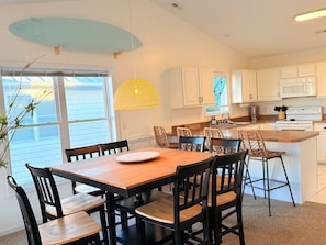 Dining - Amazing ocean views, Sleeps 8, Beach access, Pets OK (Surf City)