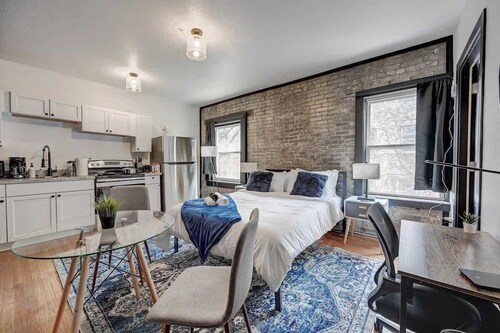 Relaxing Stay Near DT | Near Lakefront & Culture