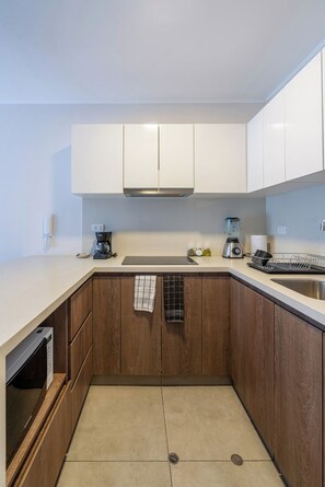 Fridge, microwave, stovetop, coffee/tea maker