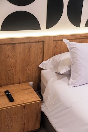 1 bedroom, travel cot, free WiFi, bed sheets