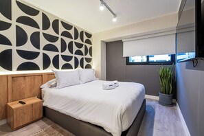 WiFi, bed sheets