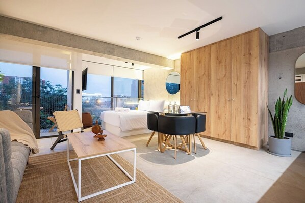 Iron/ironing board, travel crib, free WiFi, bed sheets