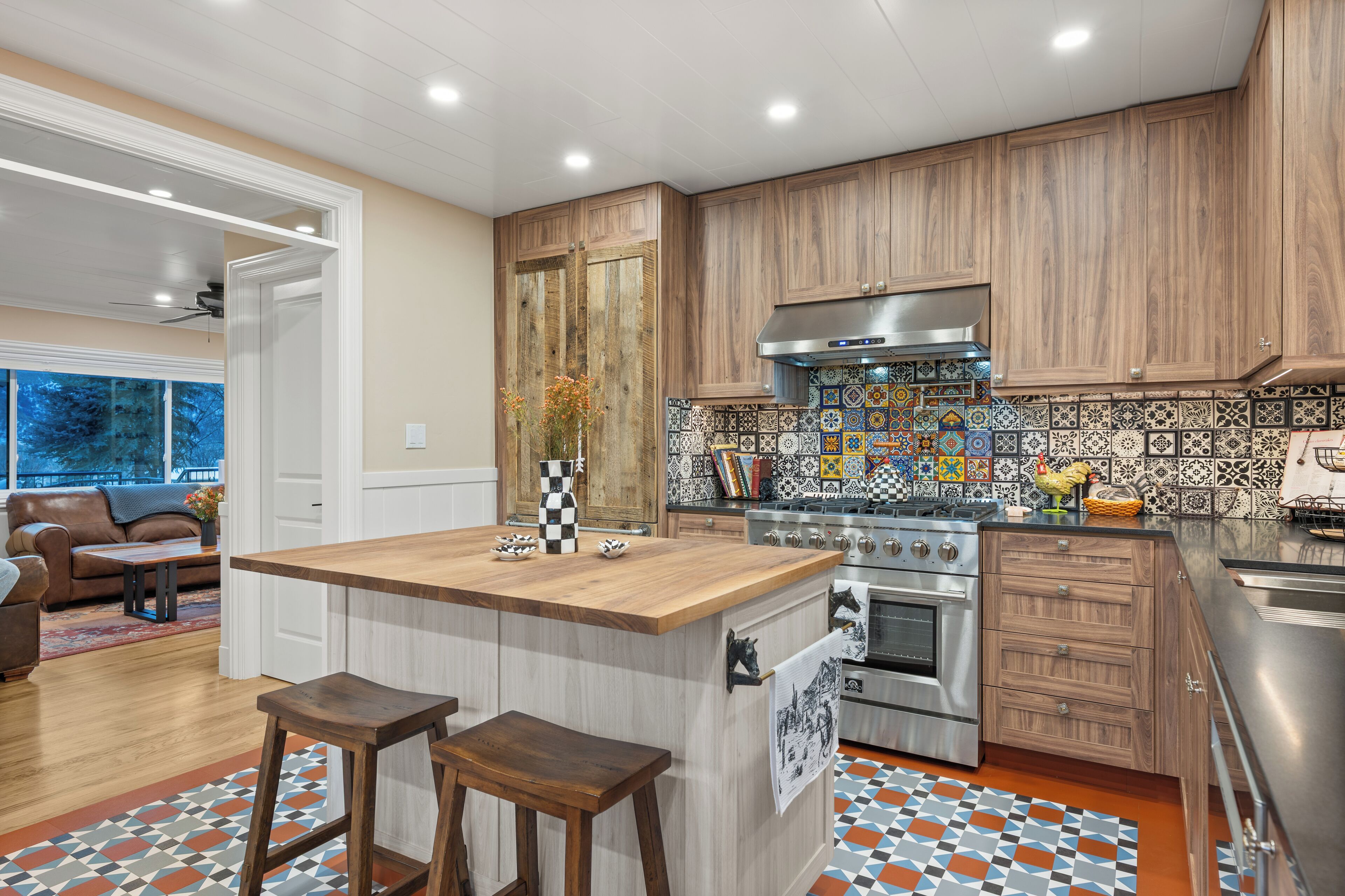 Micro-ondes, four, plaque de cuisson, lave-vaisselle