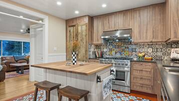 Micro-ondes, four, plaque de cuisson, lave-vaisselle