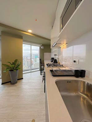 Fridge, microwave, oven, stovetop