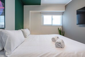 1 habitación, tabla de planchar con plancha y cuna de viaje 