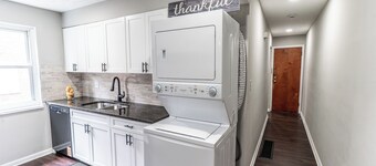 Chic 2-bd Extended Stay Apt in fabulous Kettering.