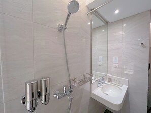 Doccia, set di cortesia gratuito, asciugacapelli, bidet