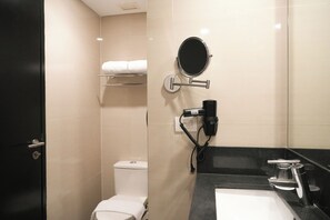 Bathroom - MCollection - Stay Across NAIA Terminal 3 in Newport City (Pasay)