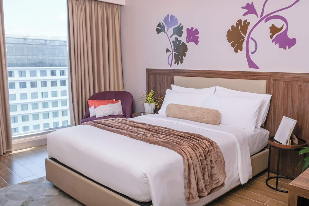 In-room safe, individually furnished, desk, laptop workspace