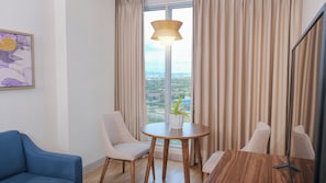 In-room safe, individually furnished, desk, laptop workspace