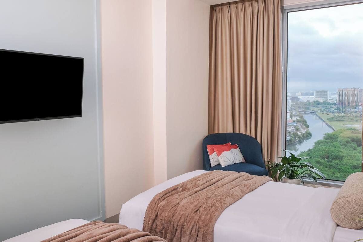 In-room safe, individually furnished, desk, laptop workspace