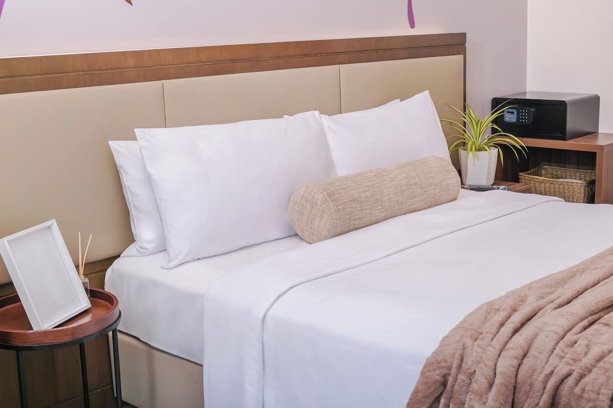 In-room safe, individually furnished, desk, laptop workspace