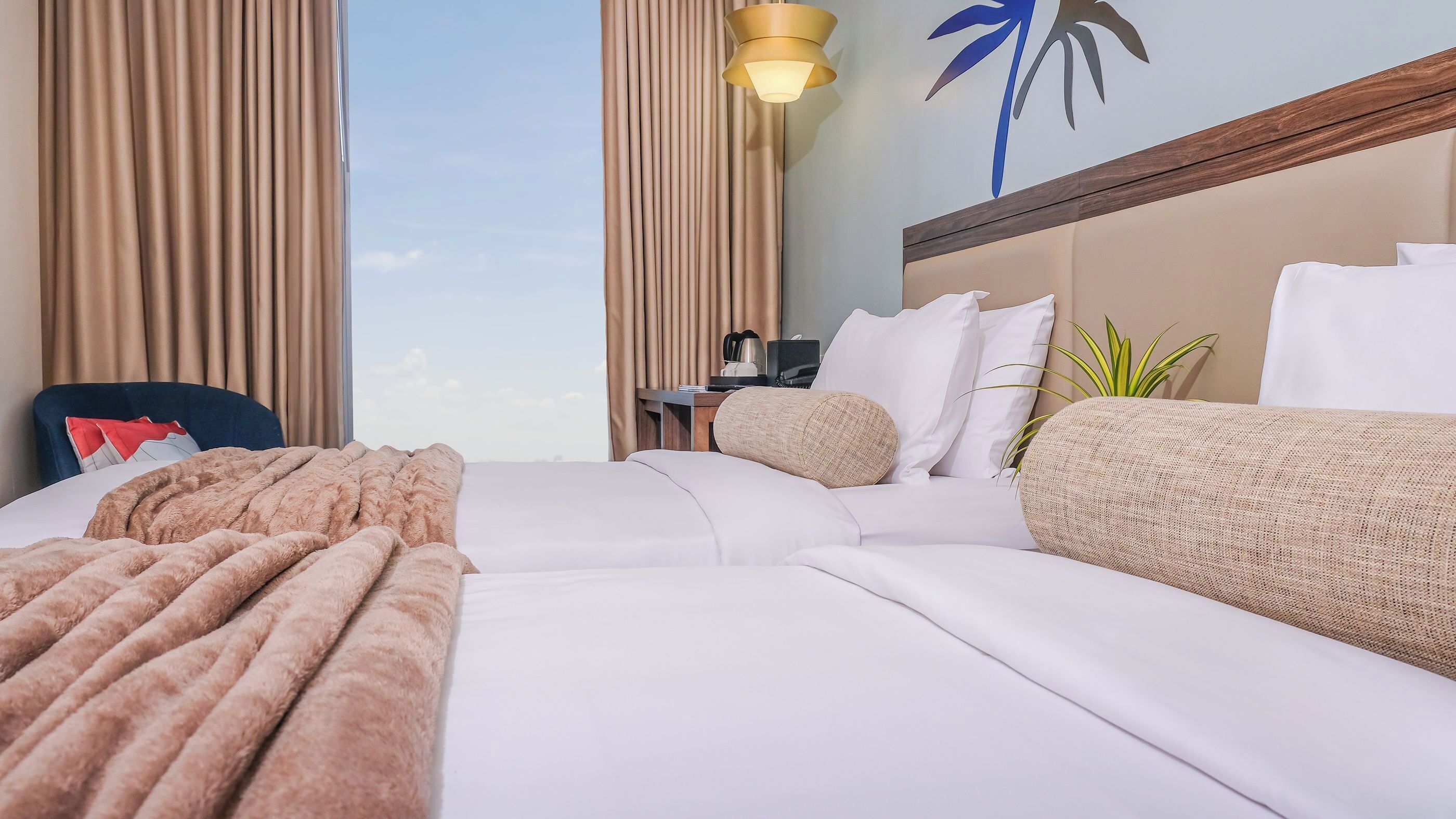 ห้องสแตนดาร์ดทวิน, เตียงเดี่ยว 2 เตียง, วิวเมือง | ตู้นิรภัยในห้องพัก, ตกแต่งพิเศษโดยเฉพาะ, โต๊ะทำงาน