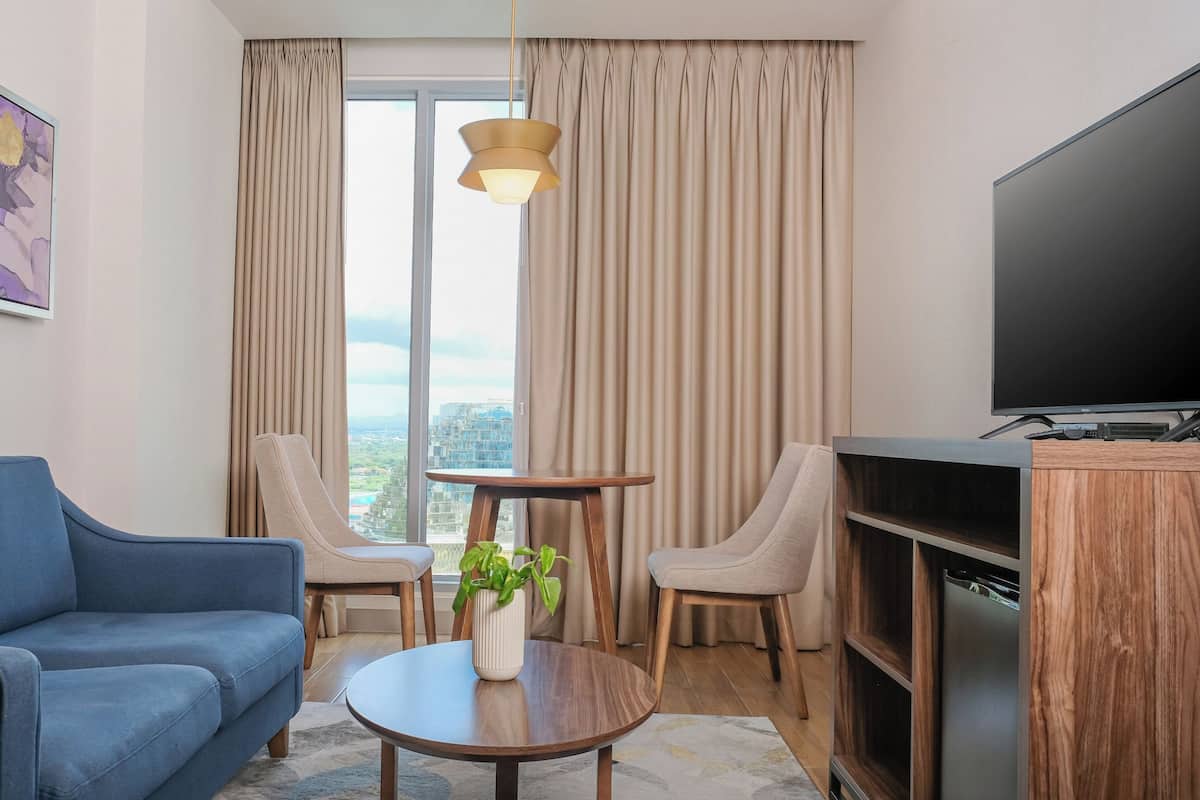 In-room safe, individually furnished, desk, laptop workspace