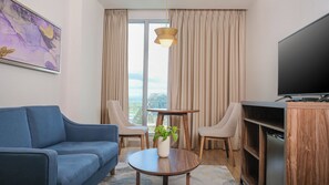 1BR Suite near NAIA Manila Bay, Entertainment City | In-room safe, individually furnished, desk, laptop workspace - City Getaway in the Heart of Entertainment City (Parañaque)