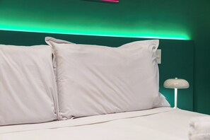 WiFi, bed sheets
