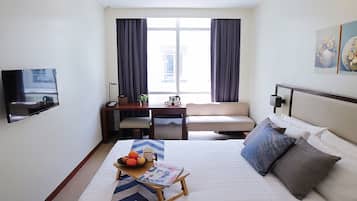 Classic Double Room, Garden View | Peti besi dalam bilik, meja, ruang kerja komputer riba, Wi-fi percuma
