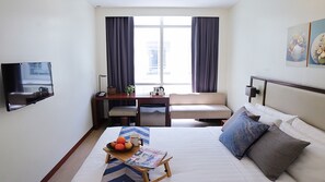 ห้องคลาสสิกดับเบิล, วิวสวน | ตู้นิรภัยในห้องพัก, โต๊ะทำงาน, พื้นที่ทำงานแบบใช้แล็ปท็อป, Wi-Fi ฟรี