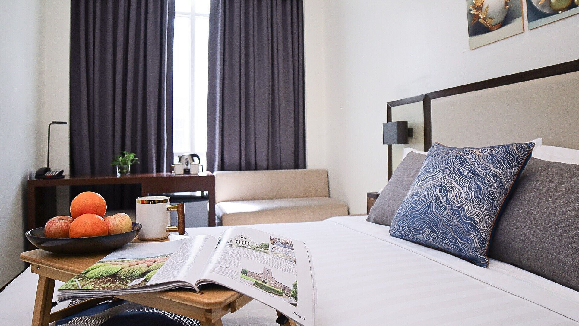 Queen Bed Next to Chinatown Mall in Binondo, Manila | In-room safe, desk, laptop workspace, free WiFi